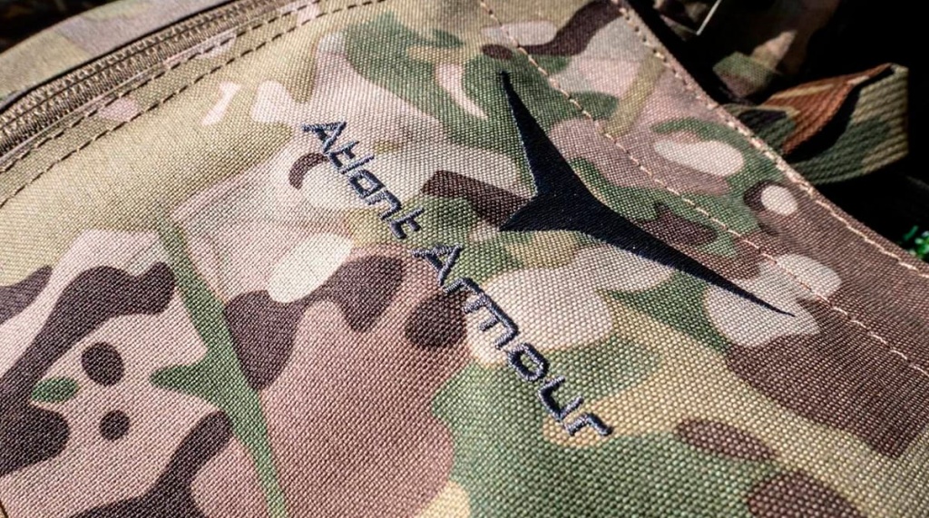 Вышитый логотип Atlant Armour на тактическом рюкзаке в расцветке мультикам